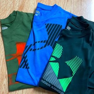 Boys SMALL (8/10) under armour, short sleeved t-shirts.